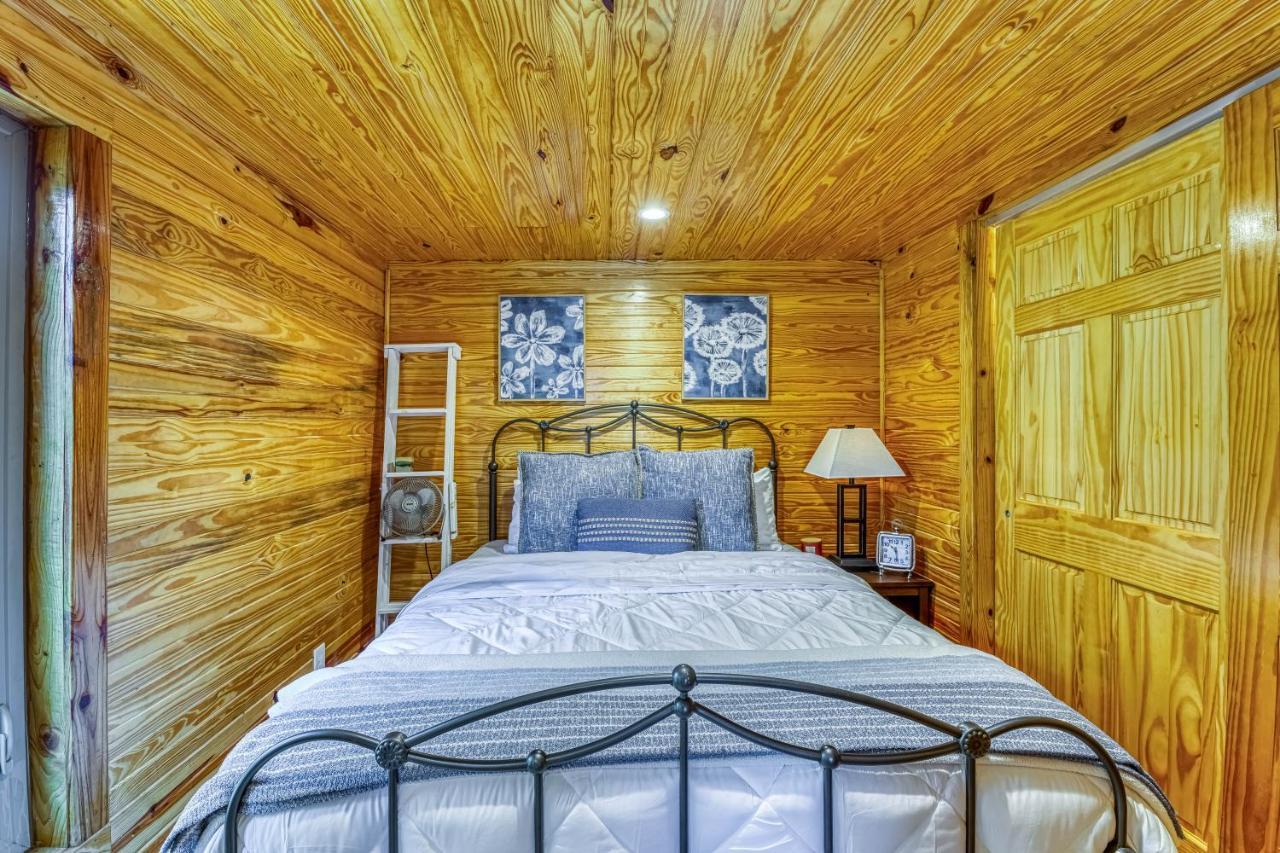 The Gemini-A Dreamy, Waterfront Tiny Cabin Rogersville Bagian luar foto